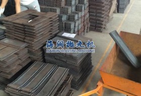 盐城海润抛丸机:吊钩式抛丸机室内护板批发销售