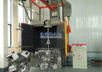 发往北京的Q3710双吊钩式抛丸机用于柴油机箱抛丸处理